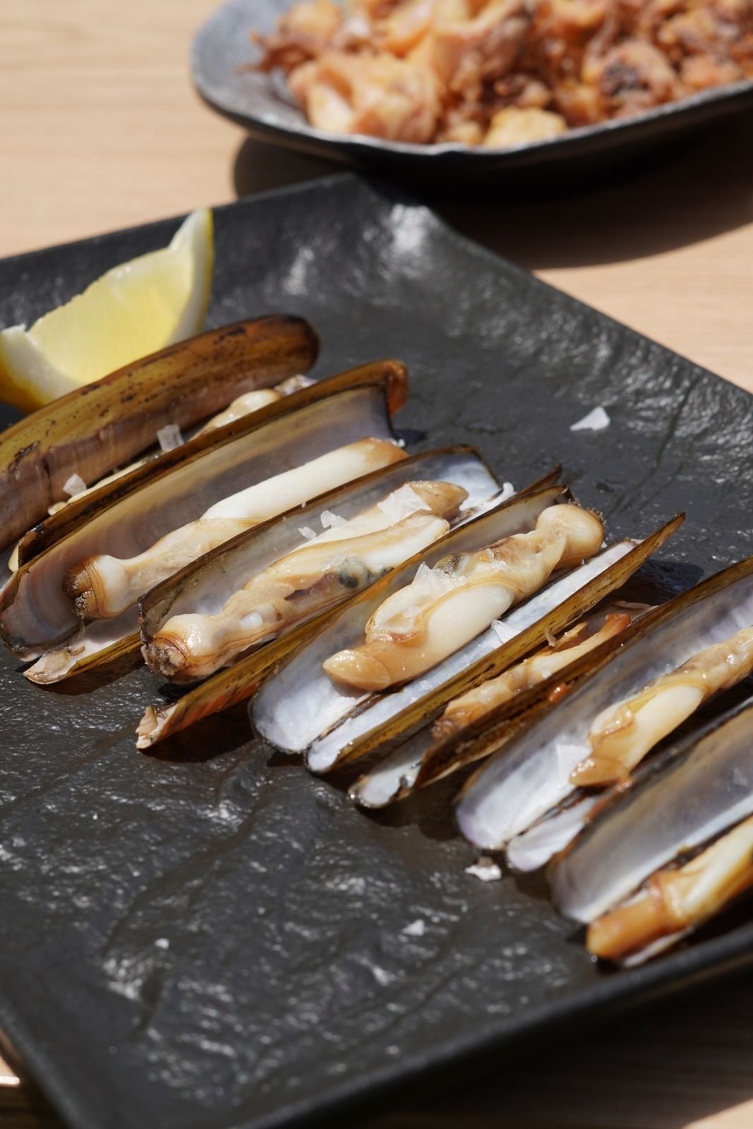Navajas a la plancha con salsa verde