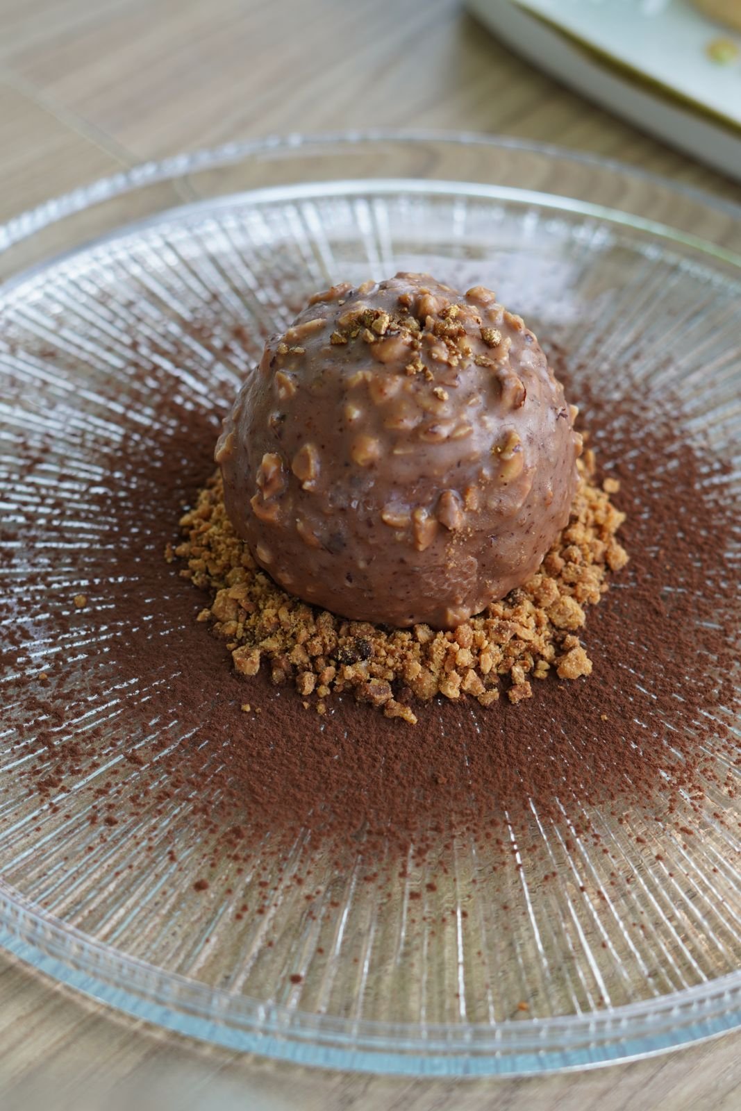 Esfera de chocolate con crujiente